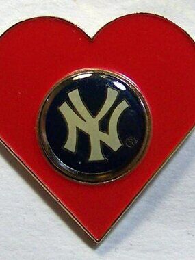 NY YANKEES HEART MLB Baseball Logo Pin